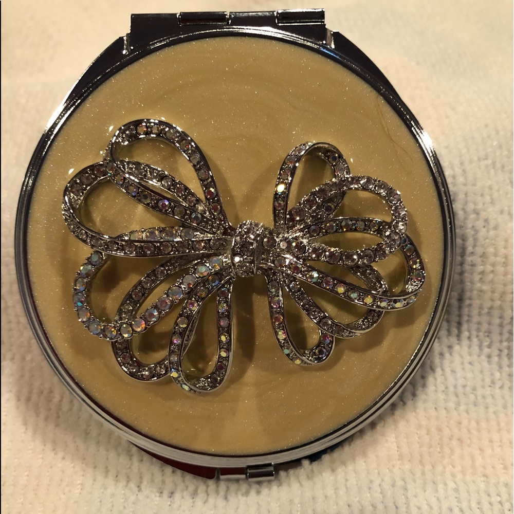 NEW Spring Street Jeweled Compact double Mirror 🪞with ribbon design.